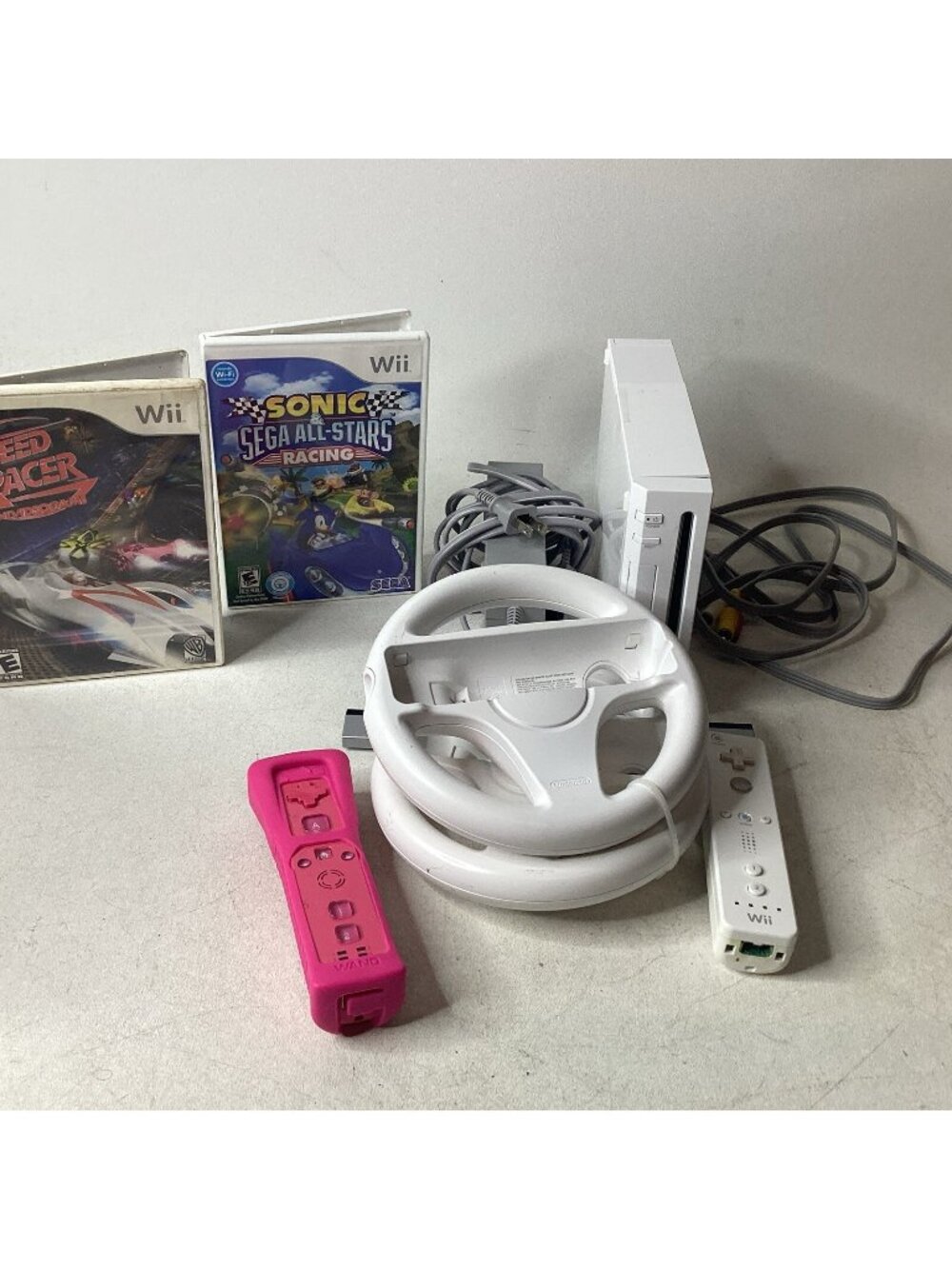 Nintendo Wii Console Bundle with 2 Games, 2 Controllers & 2 Wheels